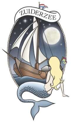 logo Zuiderzeezeilen Terschelling, door Claudia Hek getekende prent van een zeemeermin die naar een tjalk kijkt bij maanlicht